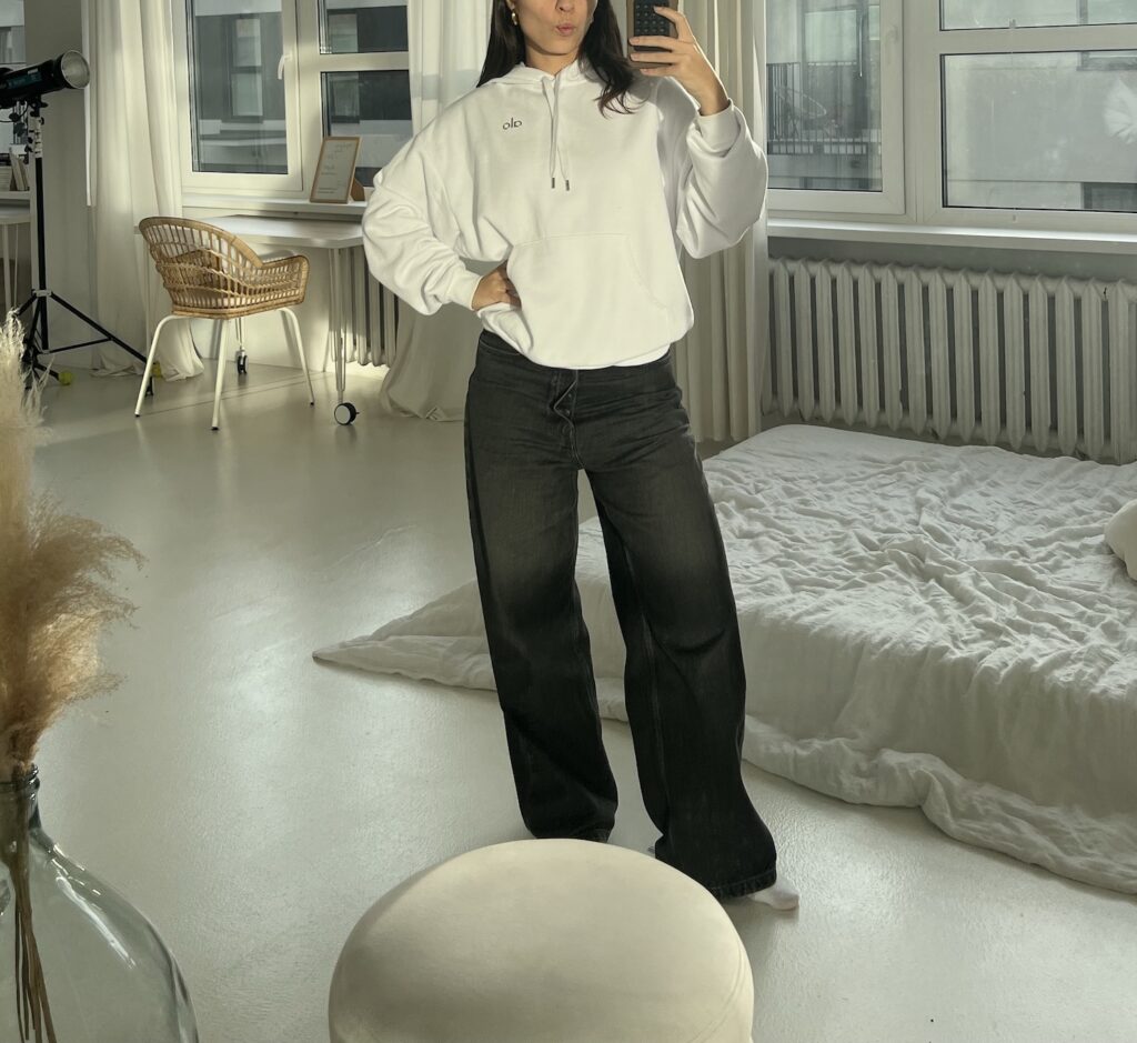 How to Style Black Jeans for Work (By Industry and Dress Code)