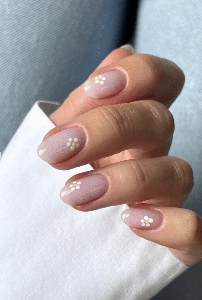 neutral summer nails 2026